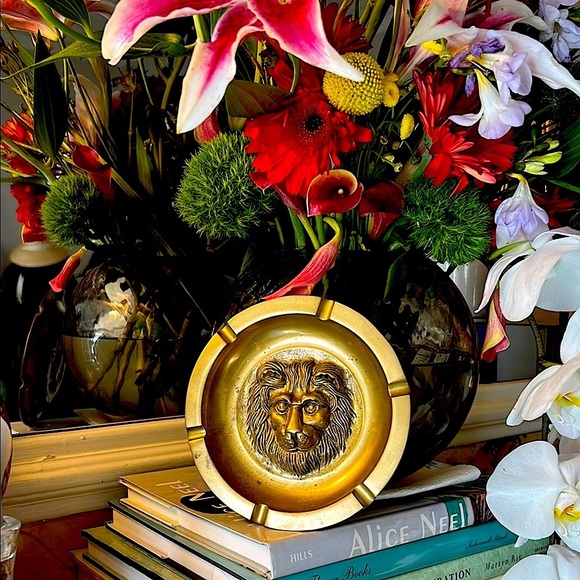 Vintage Brass Lion Ashtray – Statement Piece for Bar Carts & Decor - Picture 4 of 12